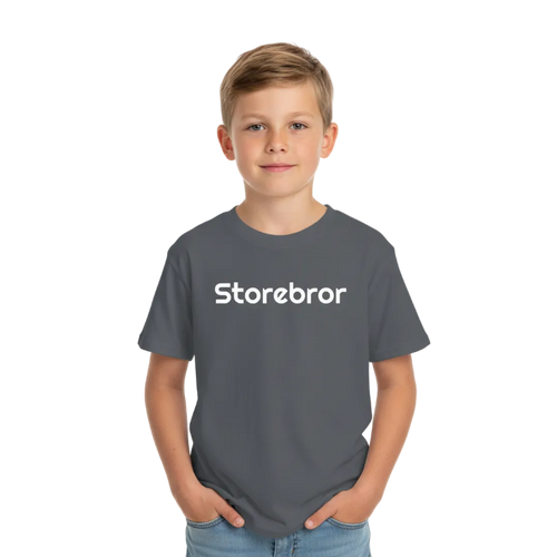 Storebror Studiobild - Händer i fickor